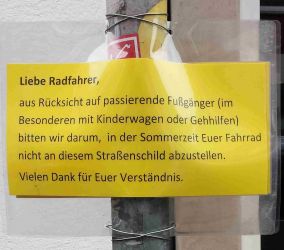 Münster Schild F24: Rücksicht auf Menschen mit Rolli & Rollator